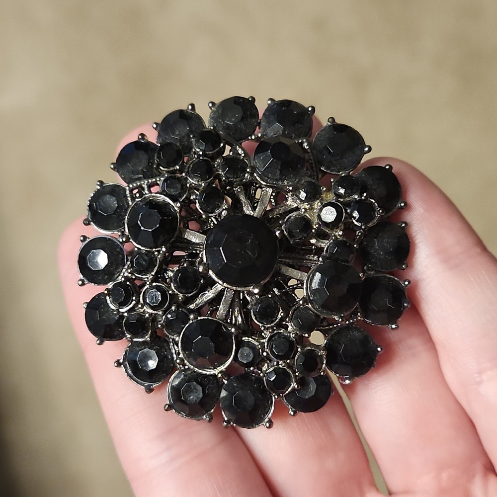 Round Black Design Brooch